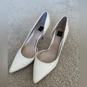 White House Black Market Ribbed Pointy off-White Snakeskin Heels Pumps Size 6.5
